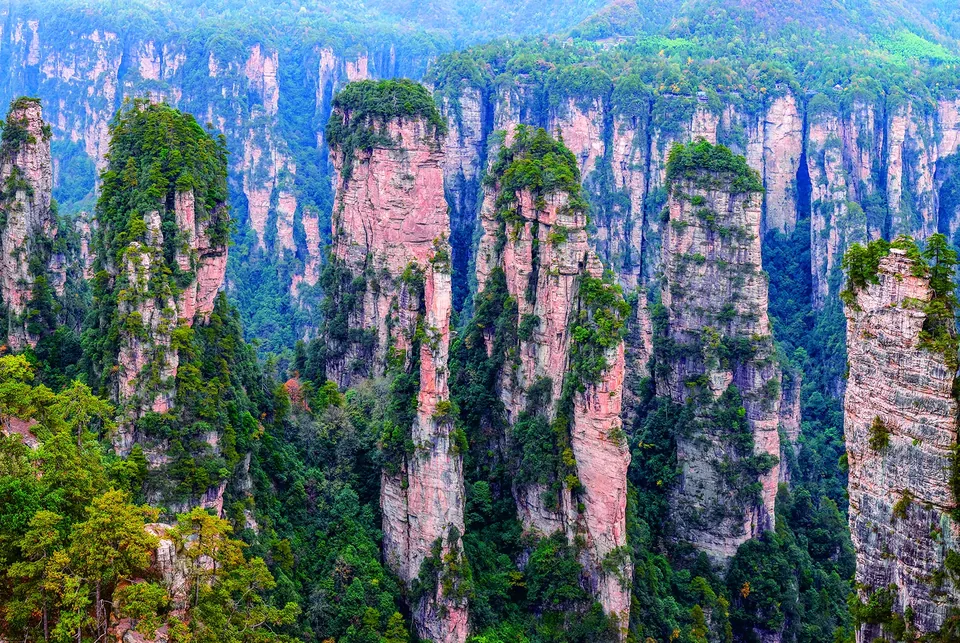 Huangshizhai mesa, Star-picking Terrace and Heavenly Bridge remnants