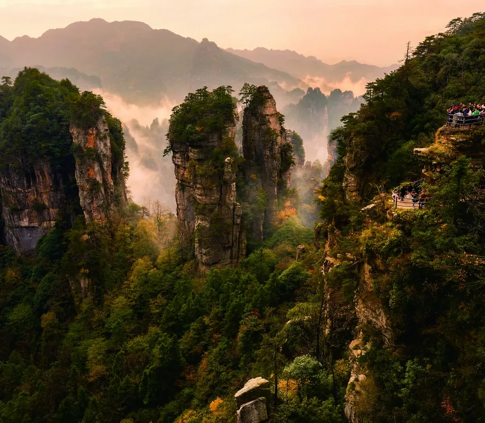Huangshizhai mesa, Star-picking Terrace and Heavenly Bridge remnants