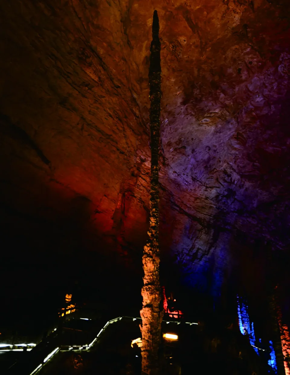 Karst wonders of Huanglong Cave